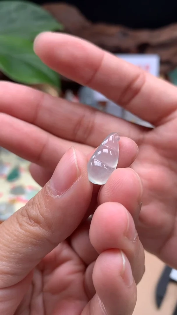 【闪购商品】翡翠吊坠(不含链)未镶嵌豆子