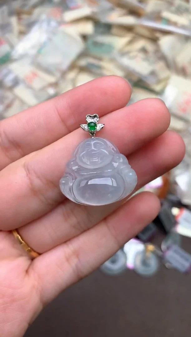 18K金镶嵌挂件翡翠 —