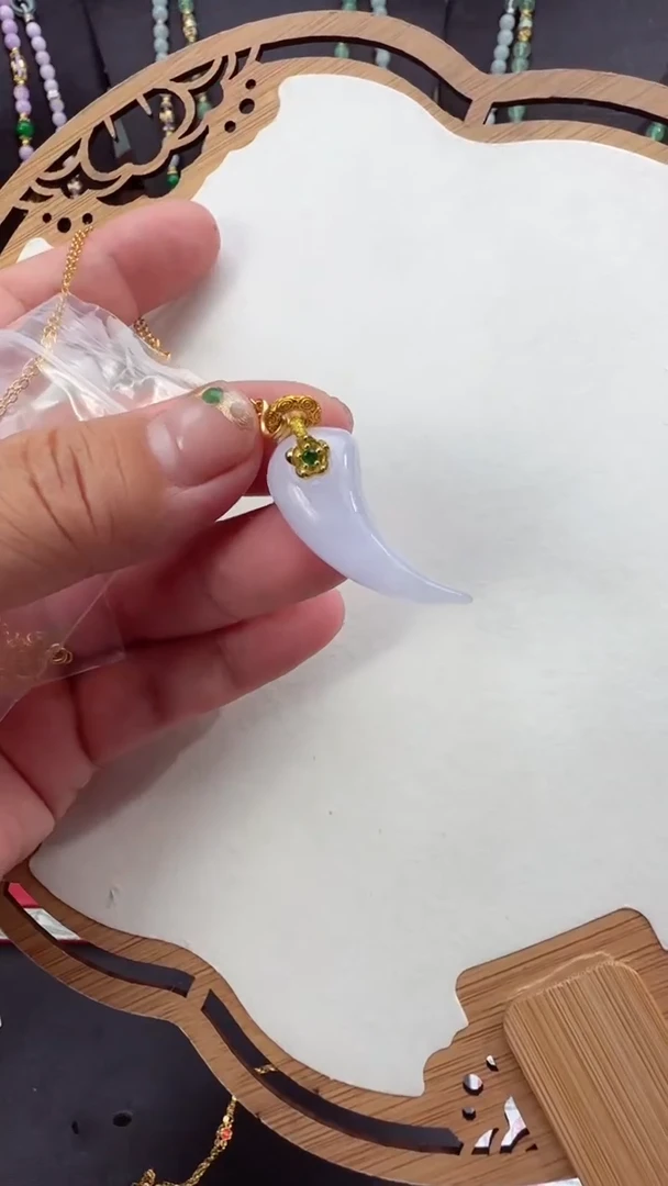 翡翠未镶嵌颈饰吊坠