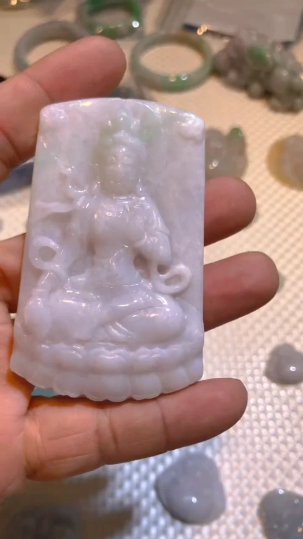 【闪购商品】翡翠吊坠(赠链)未镶嵌紫罗兰观音