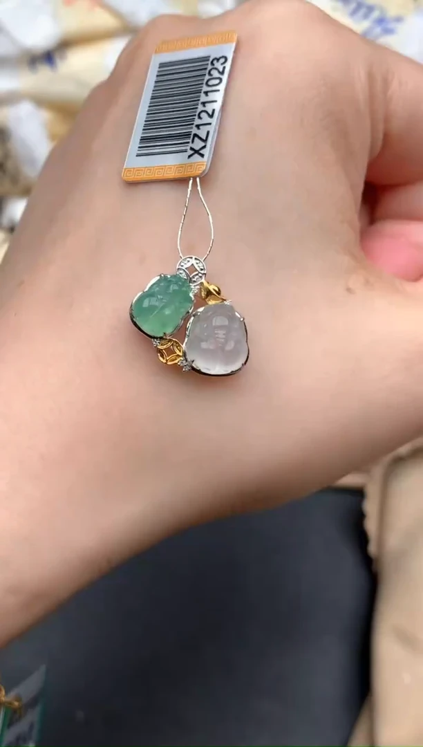 18K金镶嵌挂件翡翠1