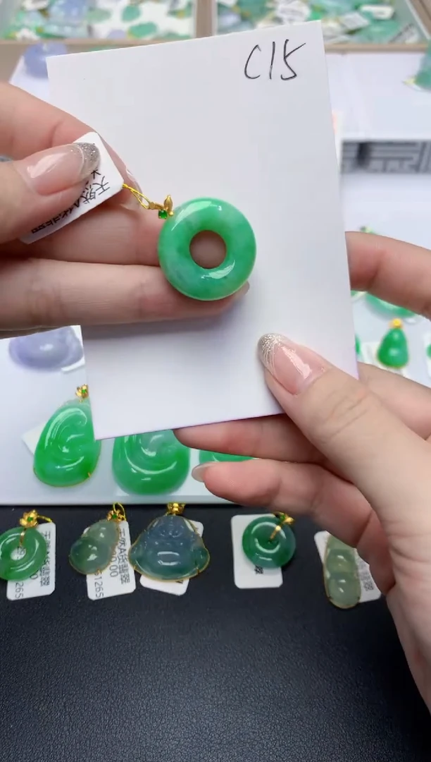 翡翠18K金镶嵌颈饰天然缅甸A货翡翠