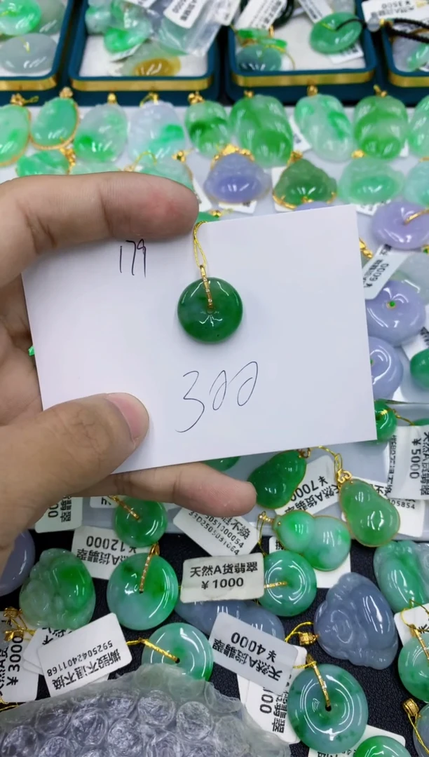 翡翠18K金镶嵌颈饰肚****计1111111111