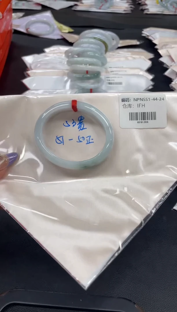 未镶嵌手镯翡翠翡翠手镯
