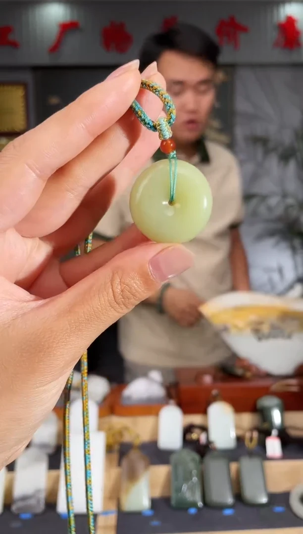 和田玉未镶嵌颈饰1