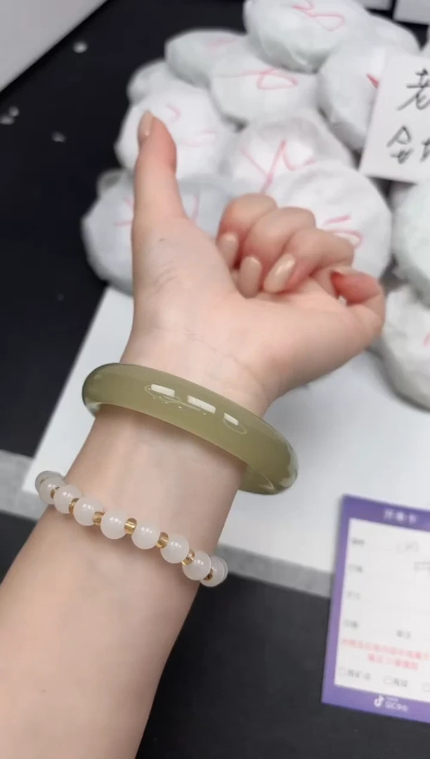 未镶嵌手镯石英质玉120/6162