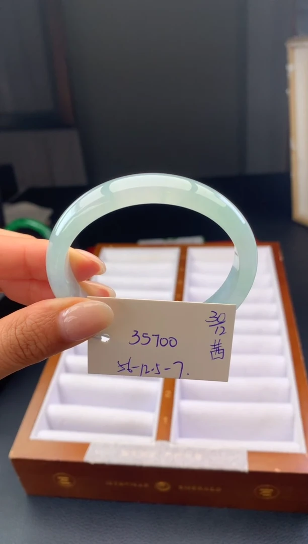 未镶嵌手镯翡翠假一赔三   手镯