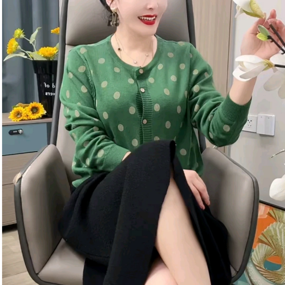 2025秋季新款时尚中年妈妈休闲针织开衫女士高档简约显瘦毛衣外套