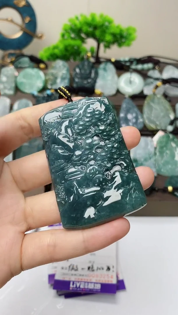 翡翠未镶嵌颈饰