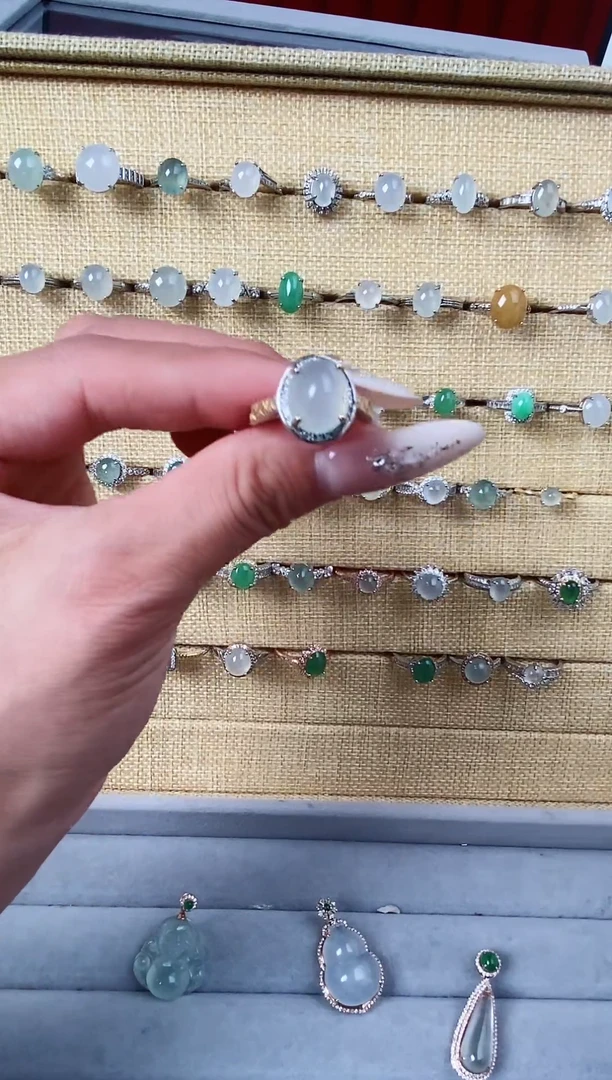 银S925镶嵌戒指翡翠一件