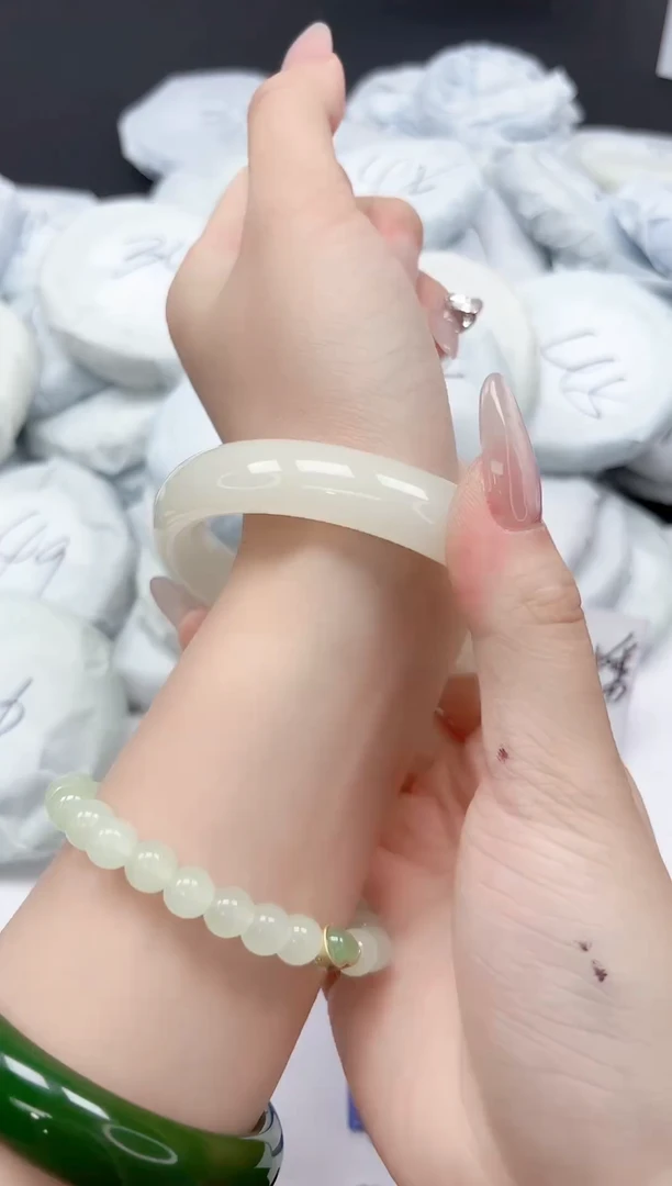 未镶嵌手镯石英质玉242/62