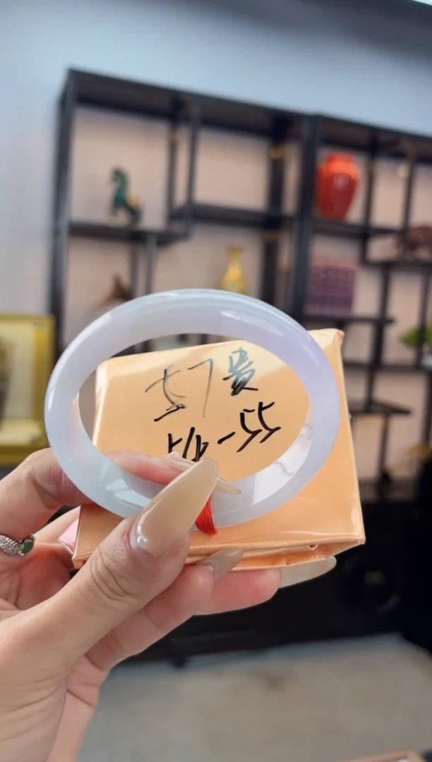 未镶嵌手镯（贵妃镯）翡翠手镯