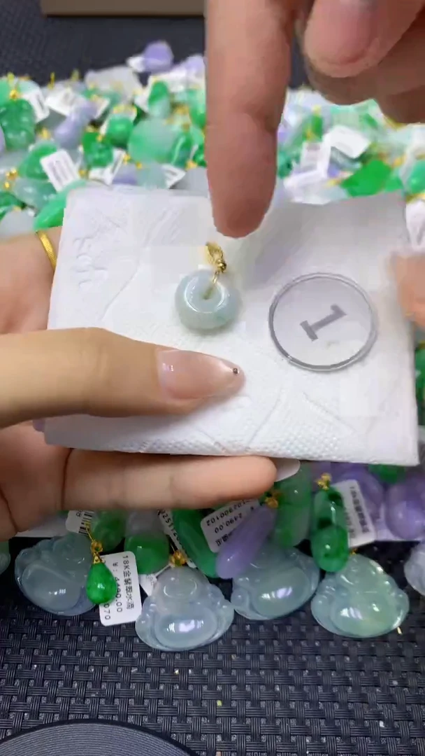 颈饰未镶嵌翡翠天然缅甸翡翠A货