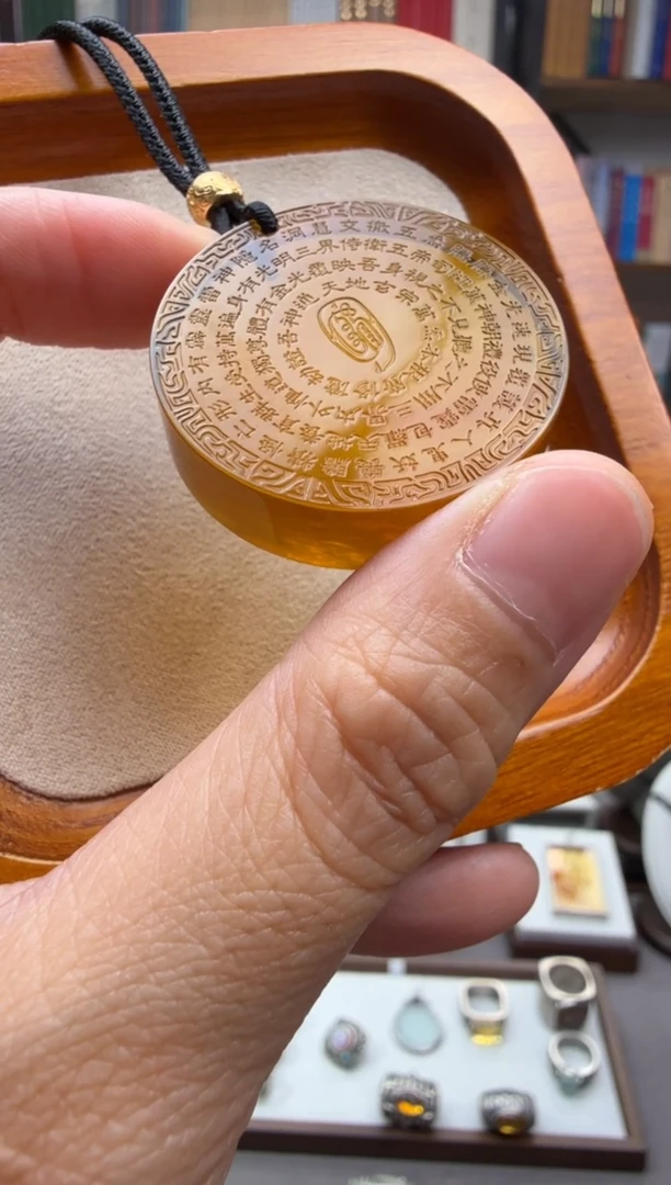 琥珀颈饰未镶嵌金光咒吊坠