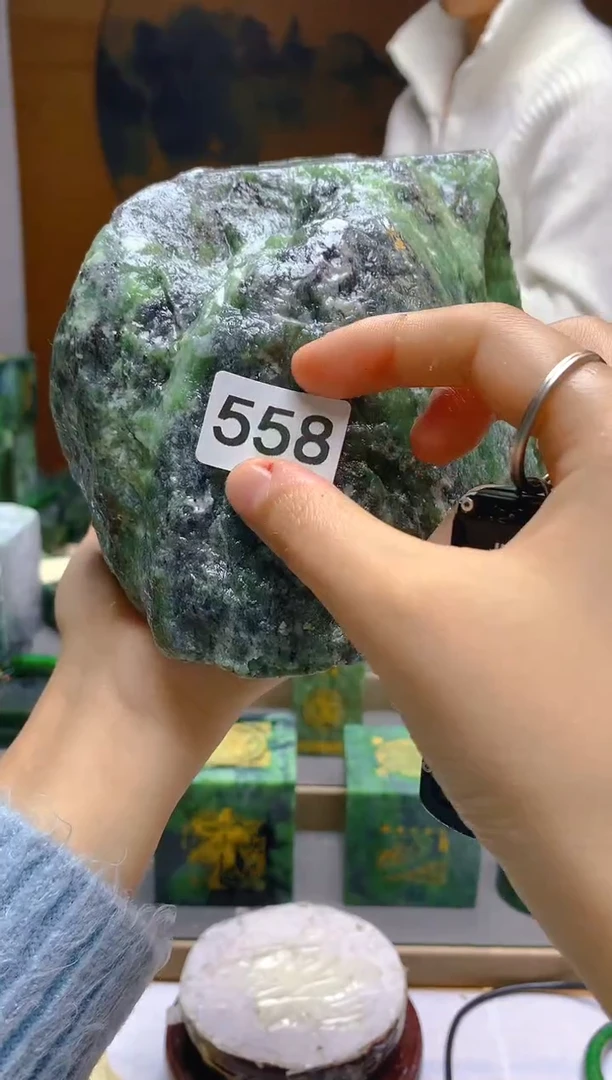 和田玉（碧玉）未镶嵌珠宝半成品1