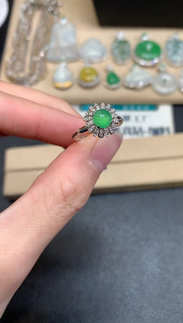 【闪购商品】翡翠戒指18K金镶嵌蛋面【无服务费】