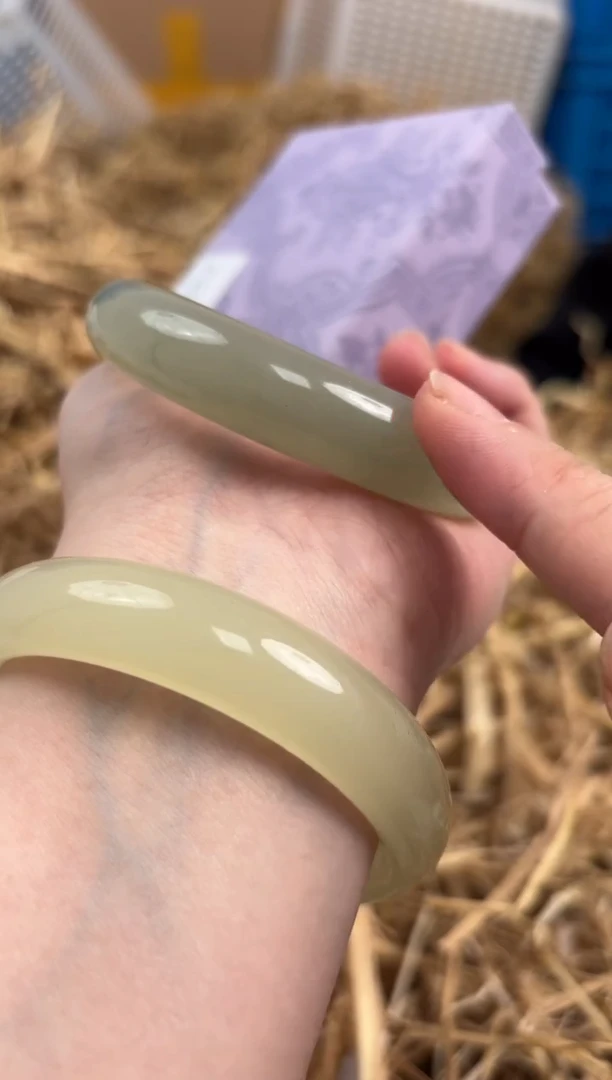 未镶嵌手镯石英质玉D-6942