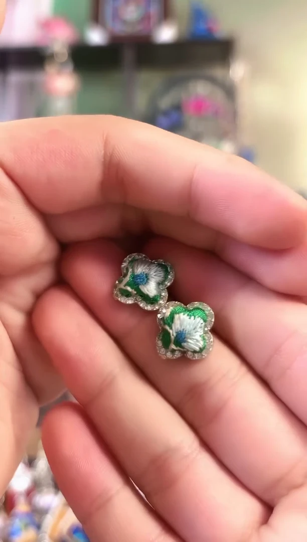 彩云南阁非遗老绣苗银饰品418