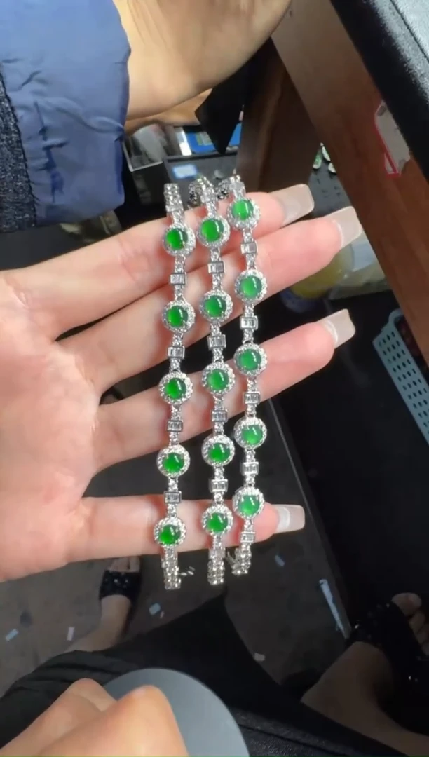 未镶嵌定制翡翠翡翠A货有轻微色差属于正常现象，手链多样性发货1