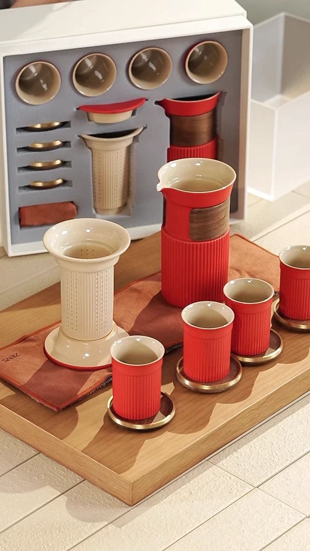 萃取·融4人茶具套装 丨珊瑚红