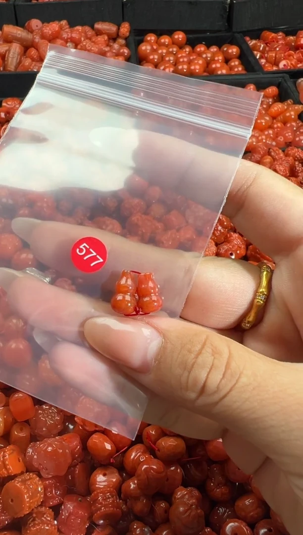 颈饰未镶嵌南红玛瑙1