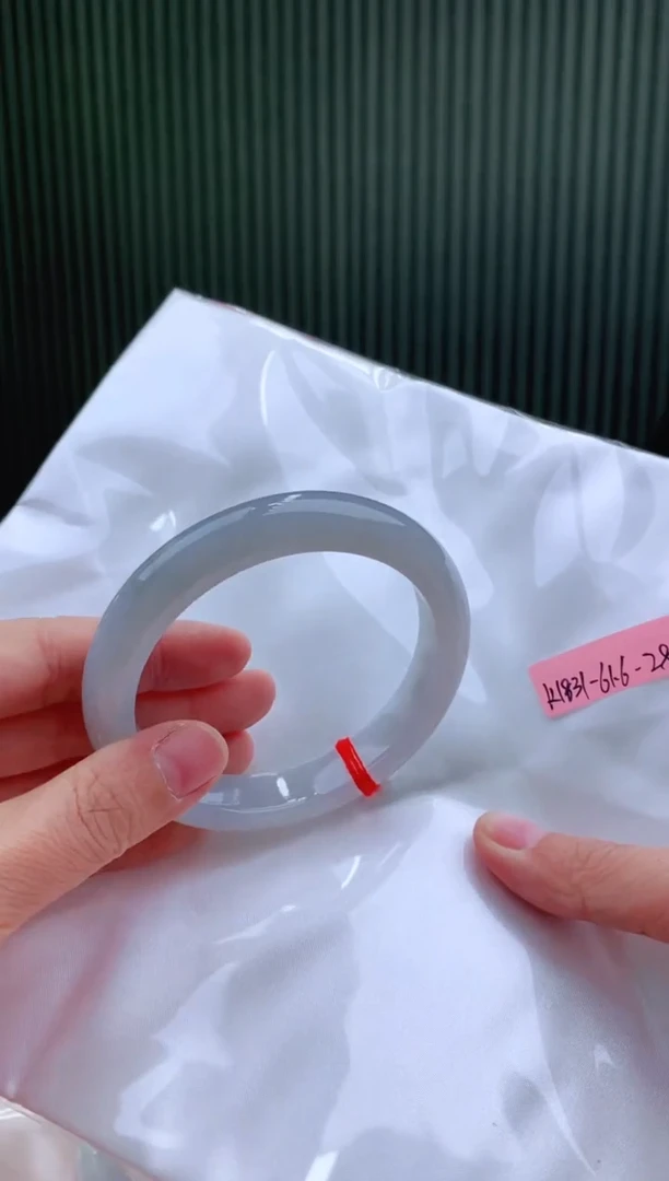 未镶嵌手镯翡翠61+