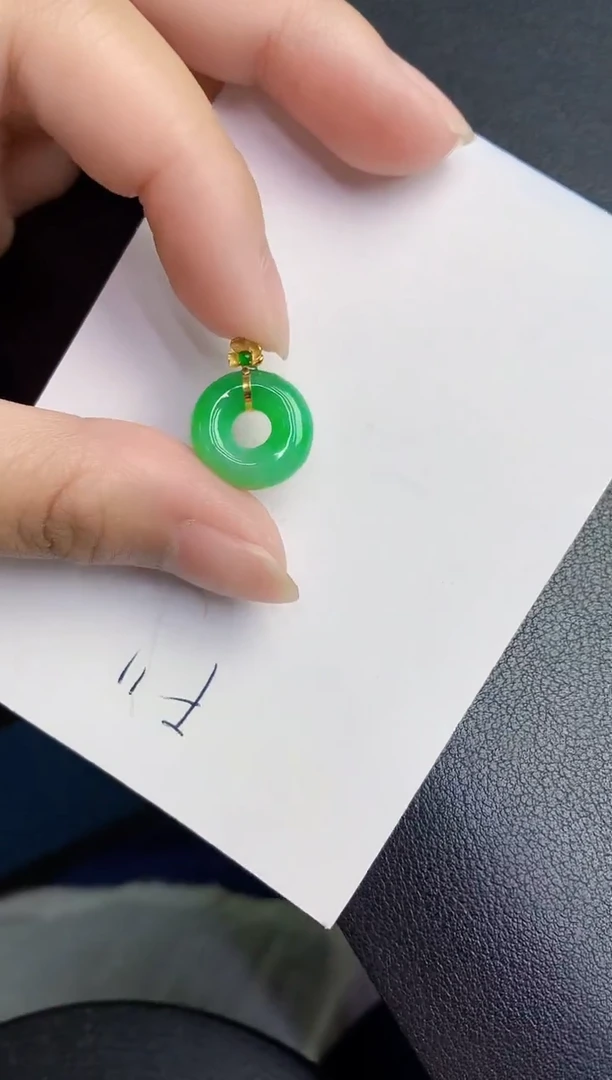 翡翠18K金镶嵌颈饰000000000