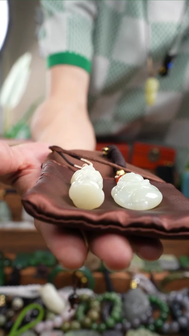 和田玉未镶嵌吊坠(赠链)和田玉吊坠