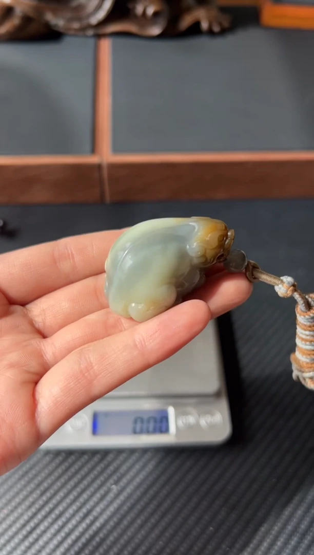 和田玉未镶嵌吊坠(赠链)若羌微色差