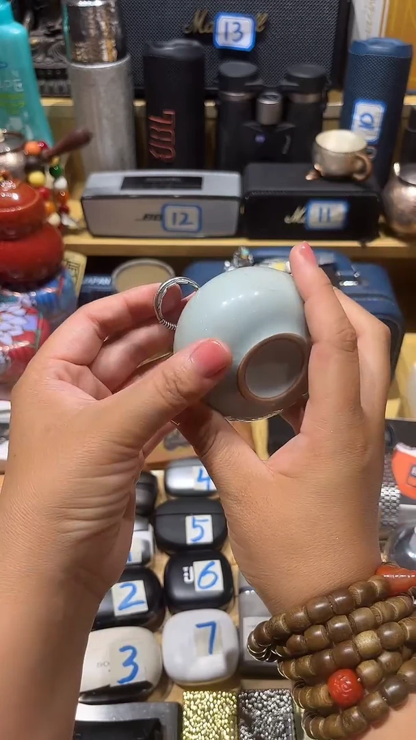 瓷片闪购商品 如图所示