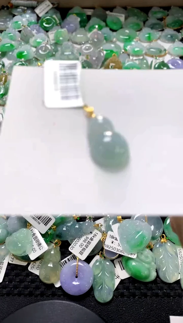 翡翠18K金镶嵌颈饰1111111111111111