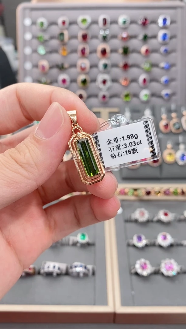 18K金镶嵌颈饰碧玺3.03