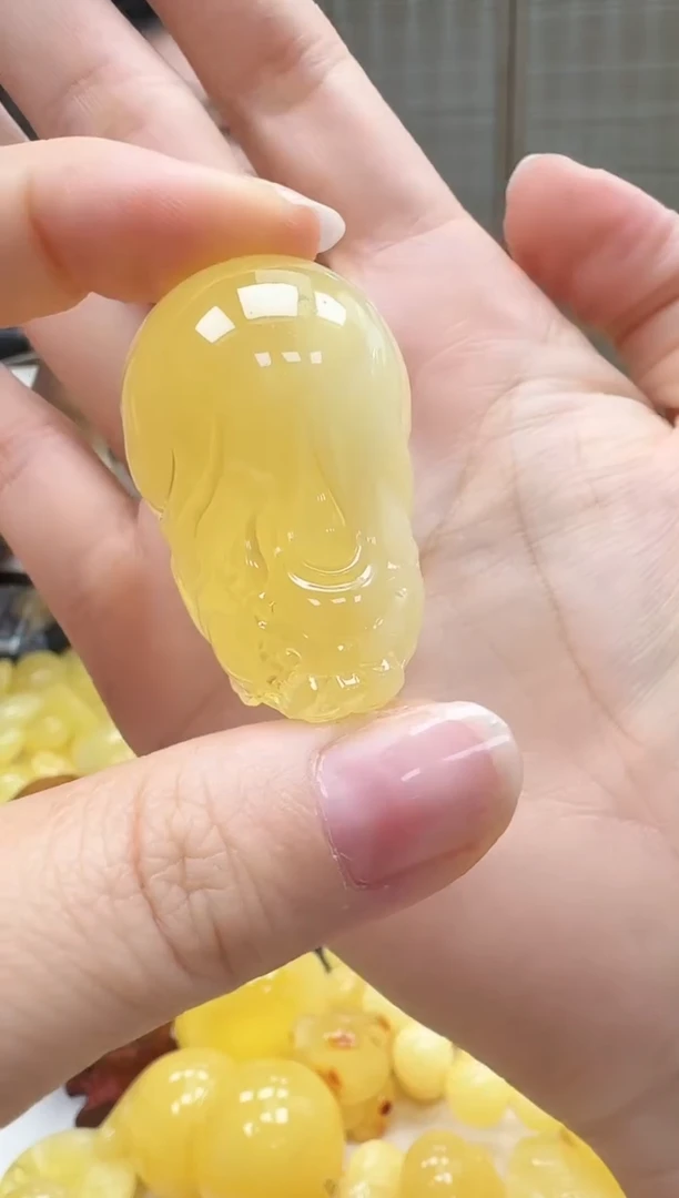 裸石琥珀未镶嵌如图