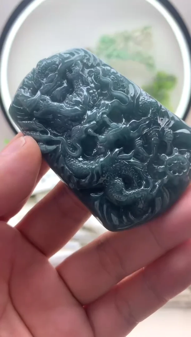 颈饰未镶嵌翡翠龙牌