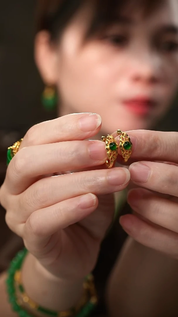 银S925镀金镶嵌翡翠耳饰满绿翡翠蛋面耳饰