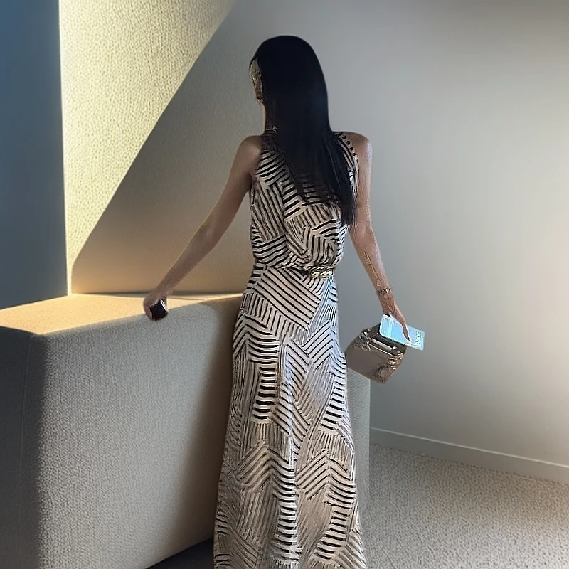 今年流行黑白条纹连衣裙2025漂亮法式收腰长裙夏季气质高级感独特