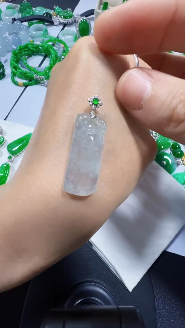 吊坠(不含链)18K金镶嵌翡翠3800