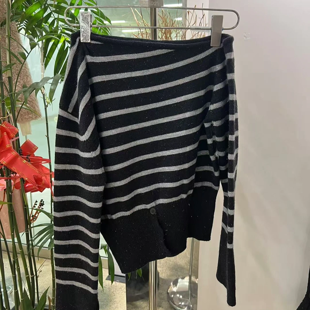 【113#门店新品】条纹一字肩毛衣X8B1211349