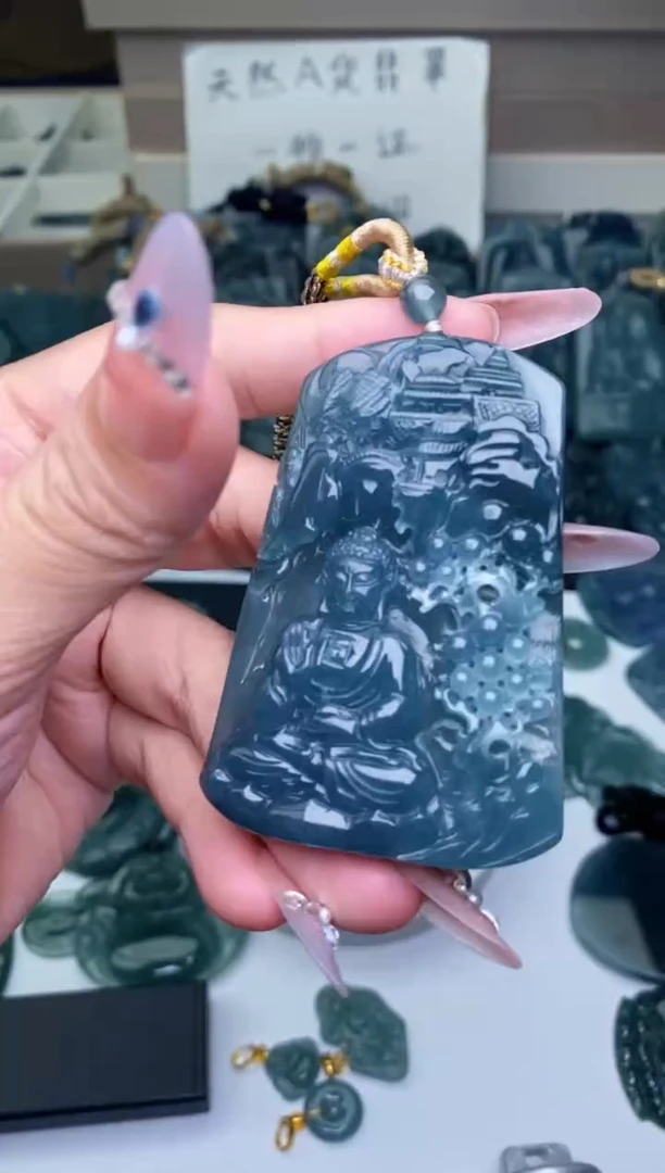 颈饰未镶嵌翡翠