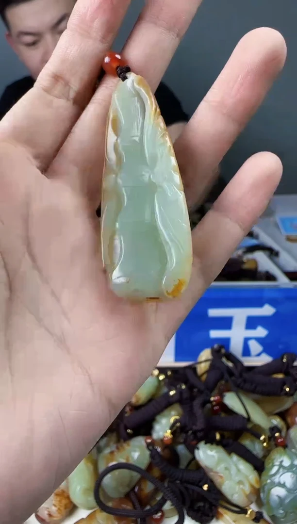 和田玉未镶嵌颈饰1