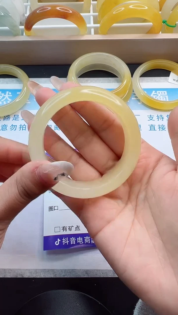 【闪购商品】石英质玉手镯未镶嵌509-55.8皮纹