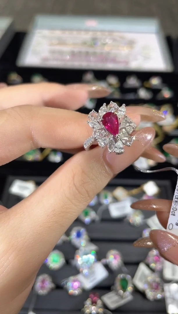 18K金镶嵌戒指红宝石YB