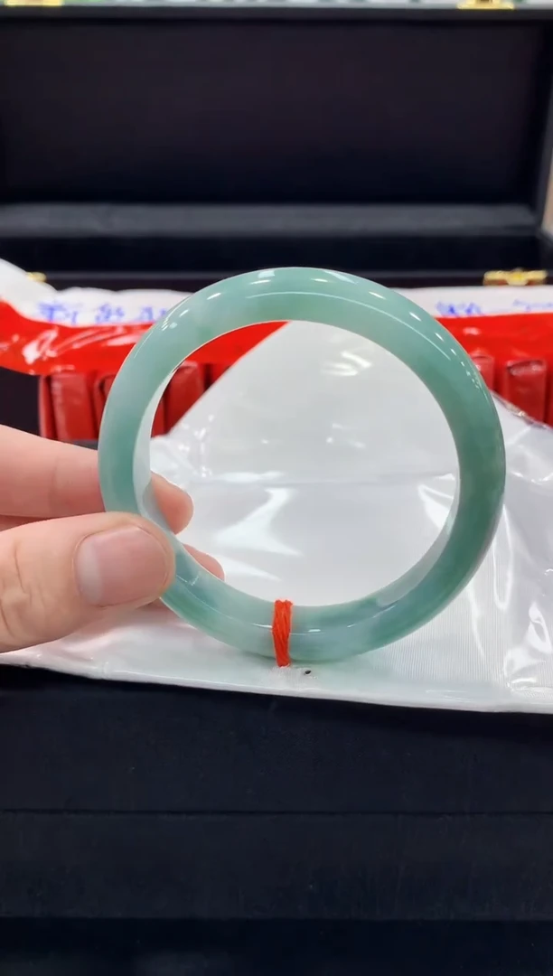 翡翠手镯未镶嵌手镯