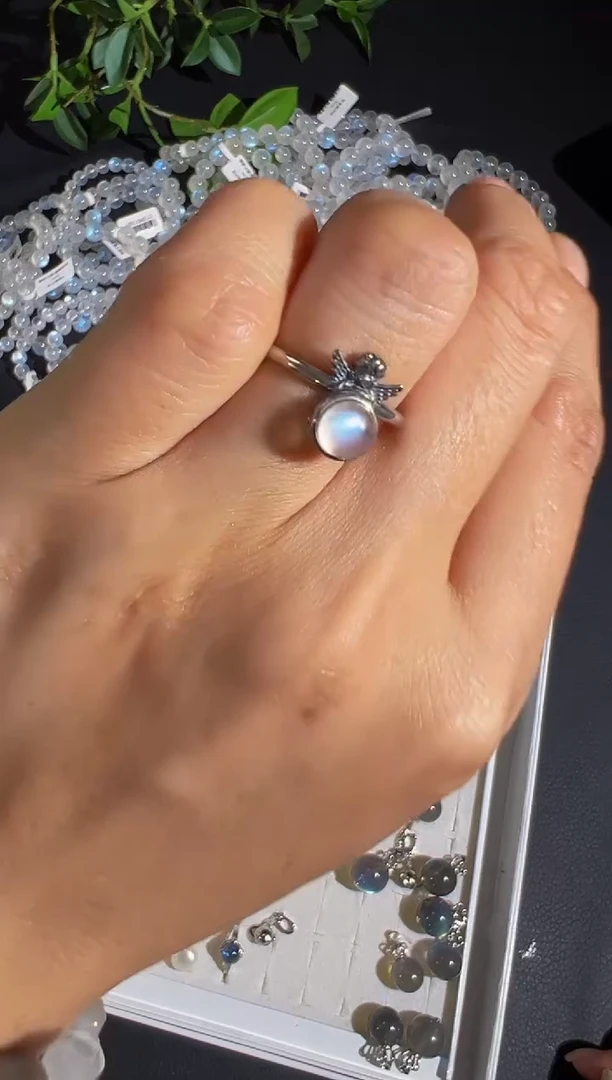 银S925镶嵌戒指拉长石蓝月光丘比特戒指  默认微瑕