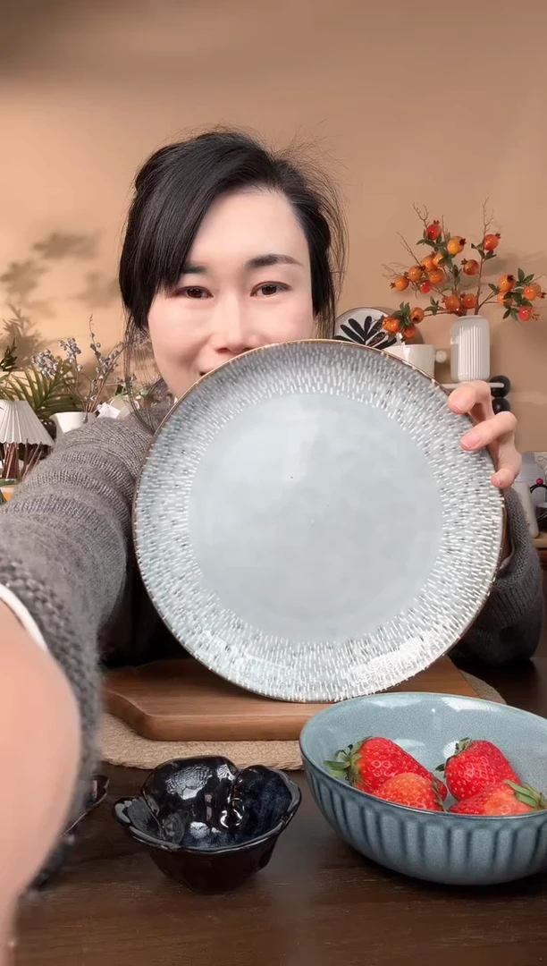 【闪购商品】瓷片11英寸窑变灰线条大盘微瑕