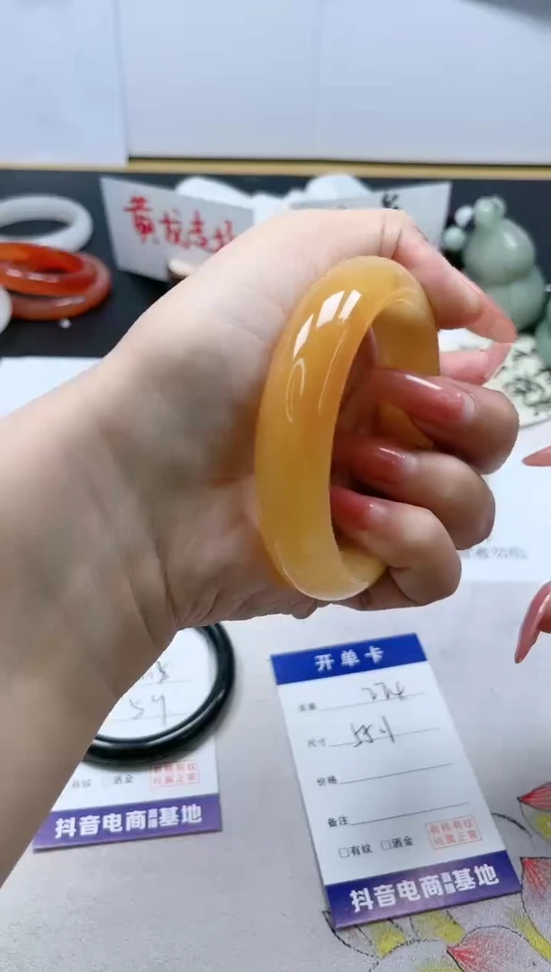 【闪购商品】石英质玉手镯未镶嵌274/55.1