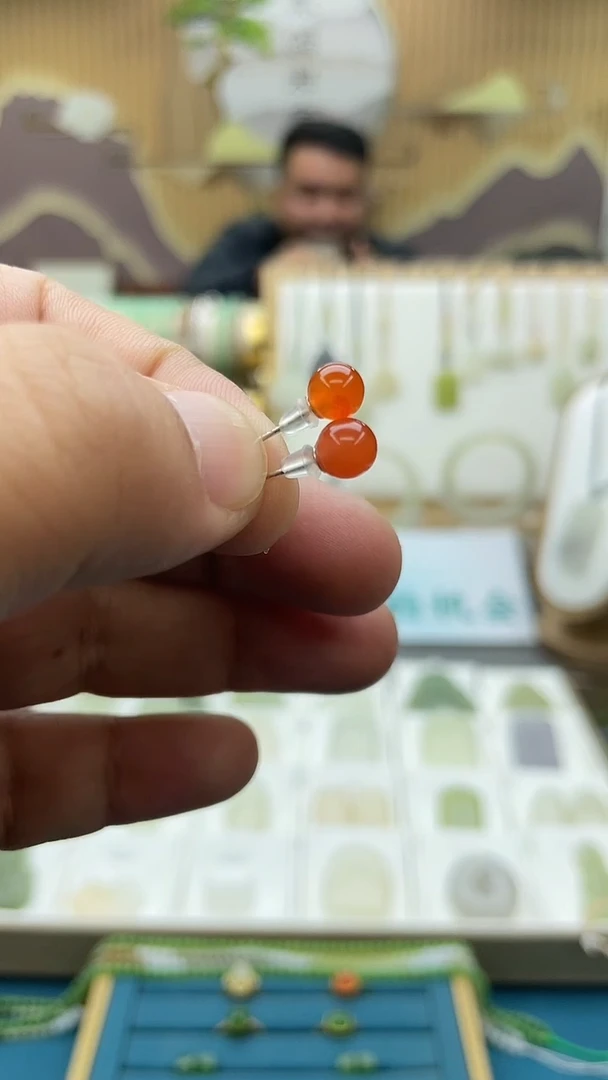 银S925镶嵌南红玛瑙耳钉约卡6mm，发一对