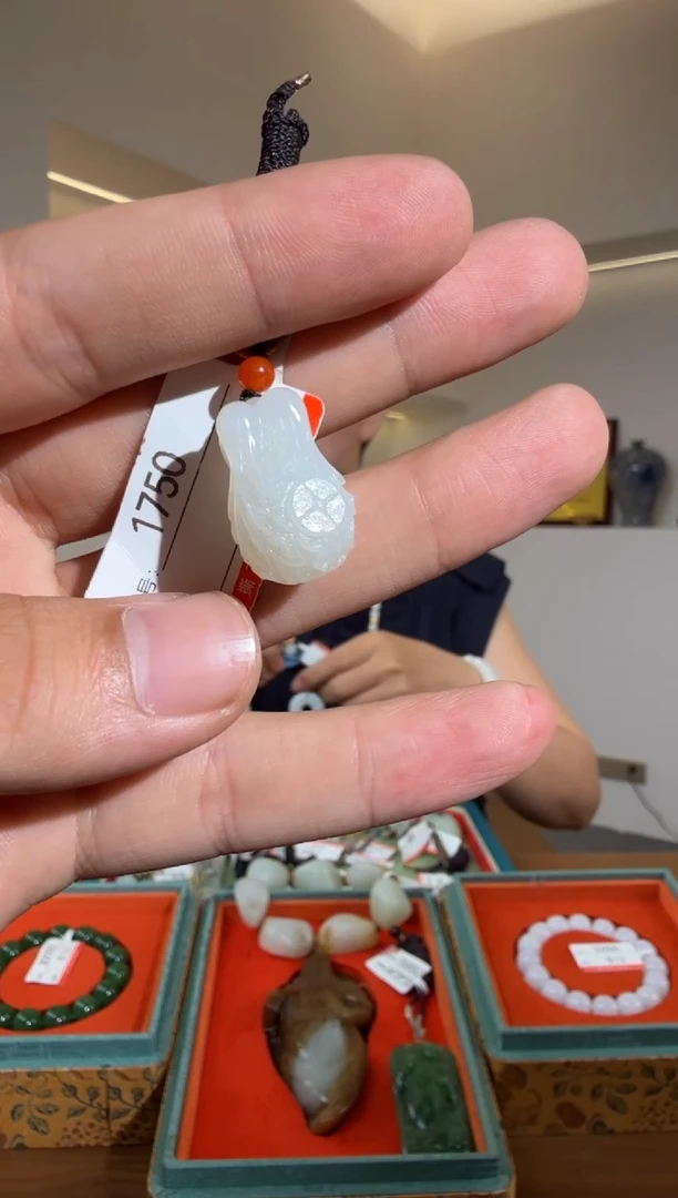 和田玉未镶嵌颈饰1