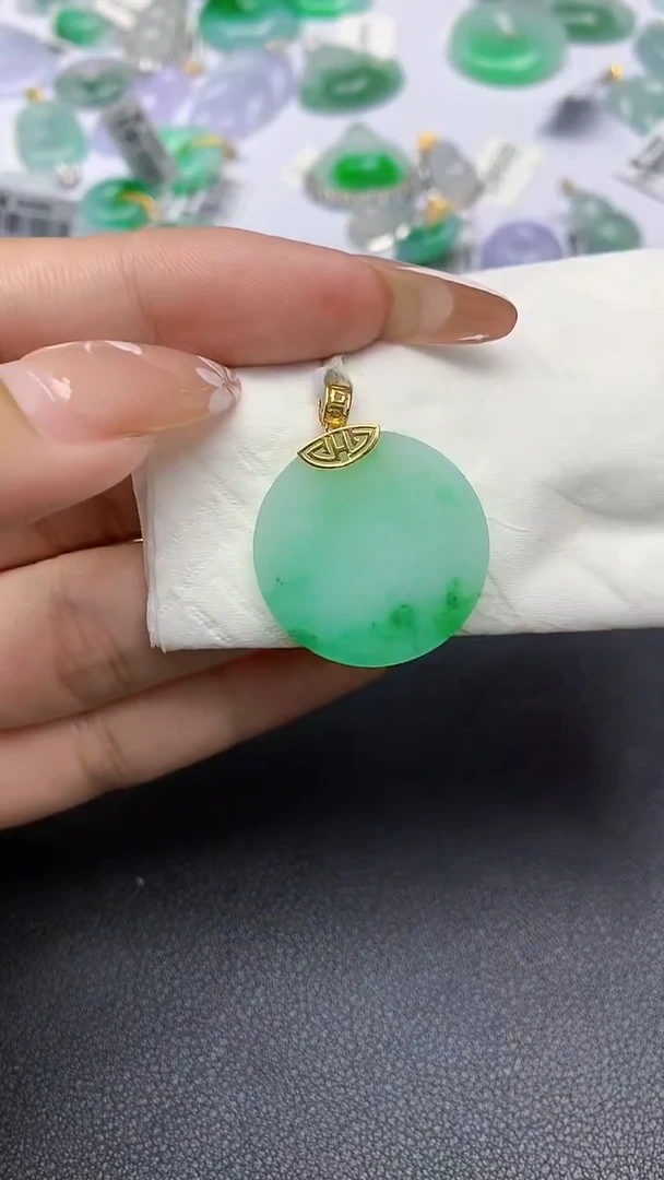 颈饰18K金镶嵌翡翠a货假一赔三支持复检百元上9元证书费自理