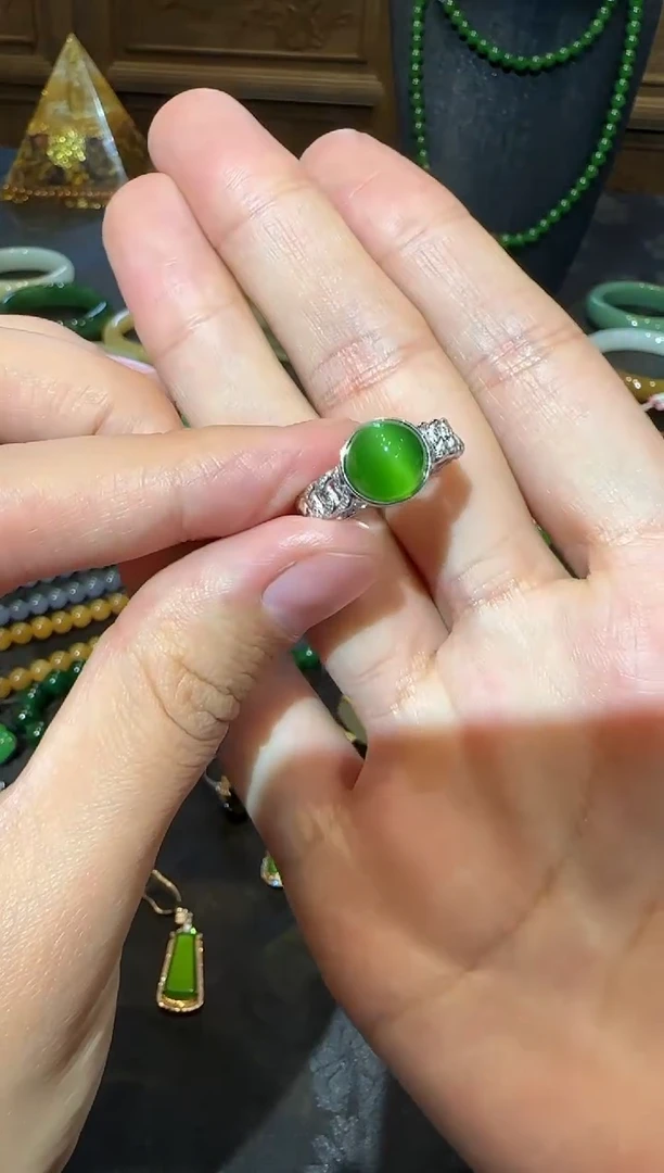 【闪购商品】和田玉戒指18K金镶嵌1